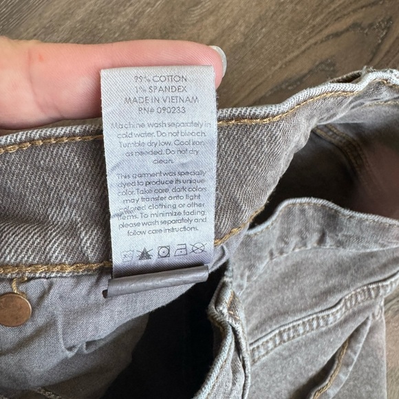 Pacsun Flare Jeans, brown in color. High rise bootcut, women’s size 26. - Picture 5 of 8